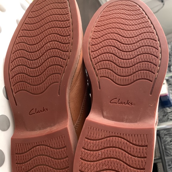 Clarks Boot - 1 inch Hell Height with Premium Leather and Lace-up closure - Picture 5 of 6